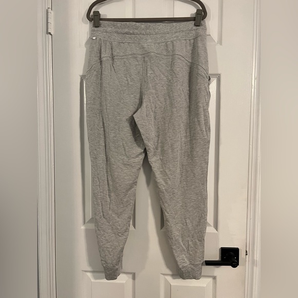 Lululemon Warm Down Jogger II Heathered Core Medium Grey size 12 worn once EUC - Picture 4 of 12